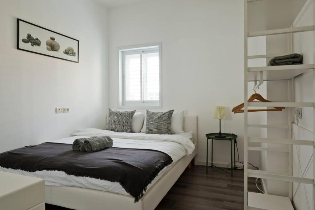 Big Apartment Next To Gordon Beach Plus Free Parking Tel Aviv Exterior foto