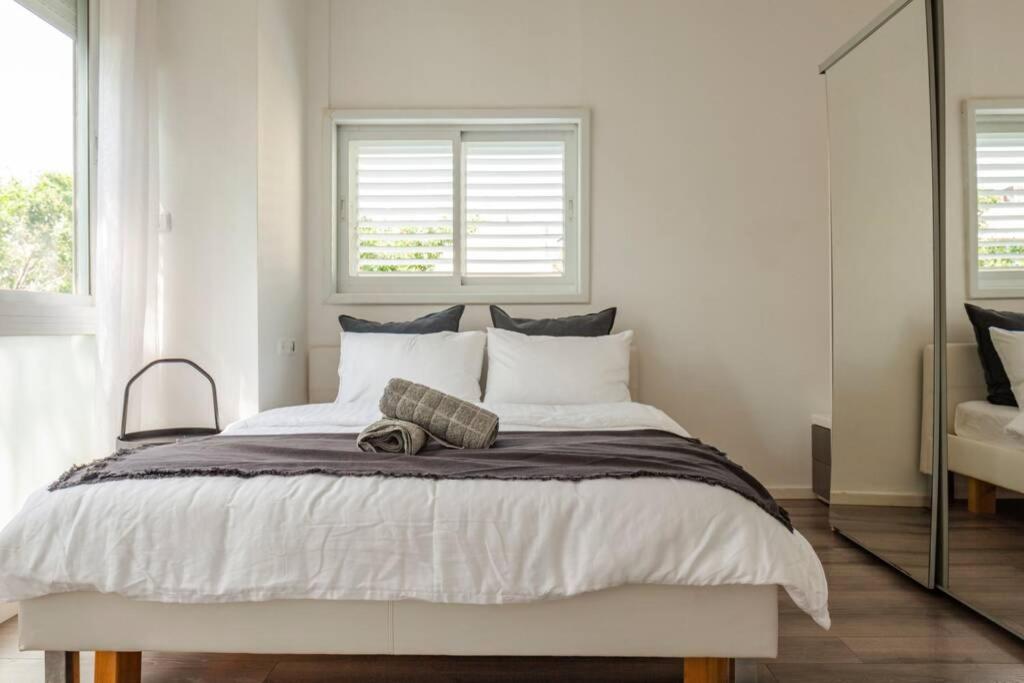 Big Apartment Next To Gordon Beach Plus Free Parking Tel Aviv Exterior foto