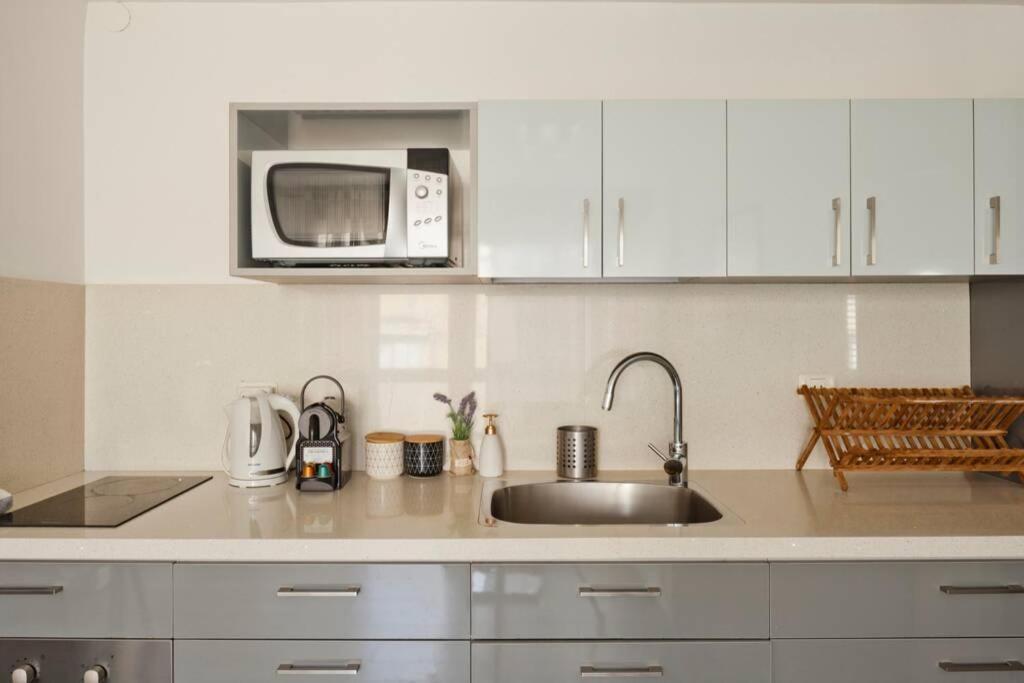 Big Apartment Next To Gordon Beach Plus Free Parking Tel Aviv Exterior foto