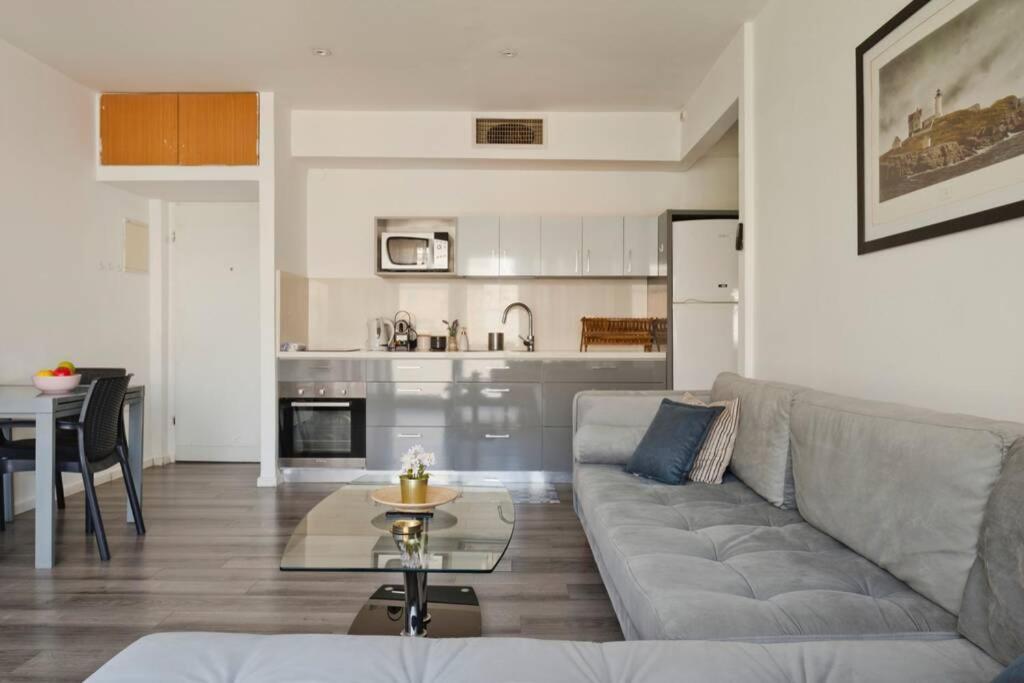 Big Apartment Next To Gordon Beach Plus Free Parking Tel Aviv Exterior foto